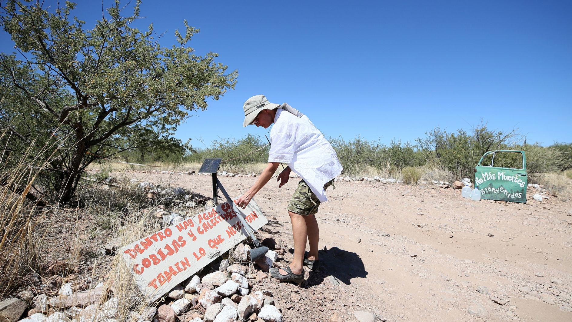 'Toncs at the barn': Tucson border agents' texts shed light on arrest of No More Deaths volunteer